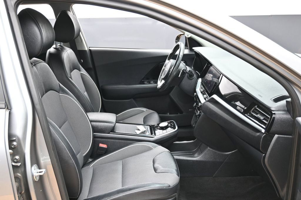 Used 2022 Kia Niro EX w/ Cold Weather Package FWD image 33