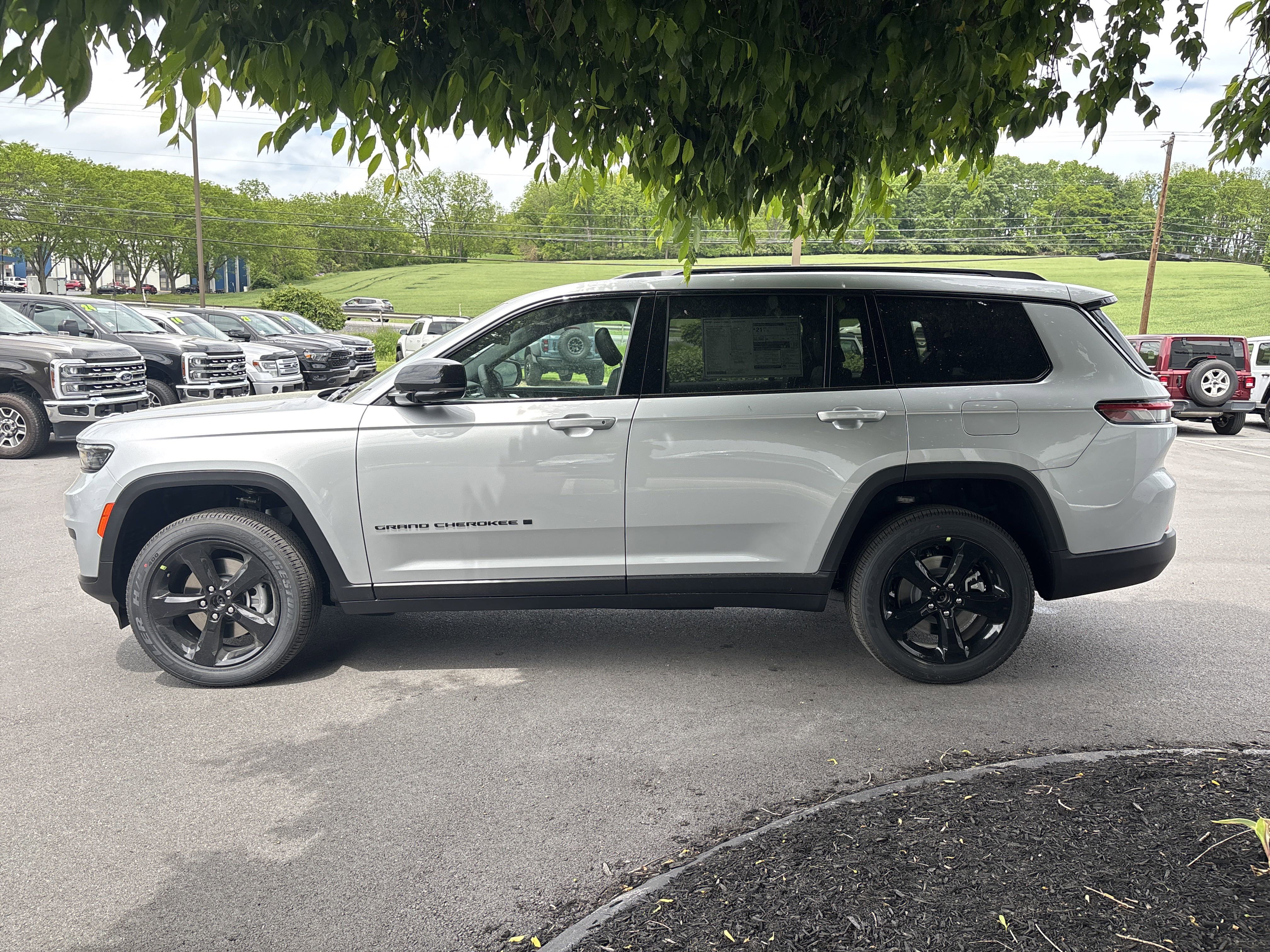 New 2025 Jeep Grand Cherokee L Altitude image 7