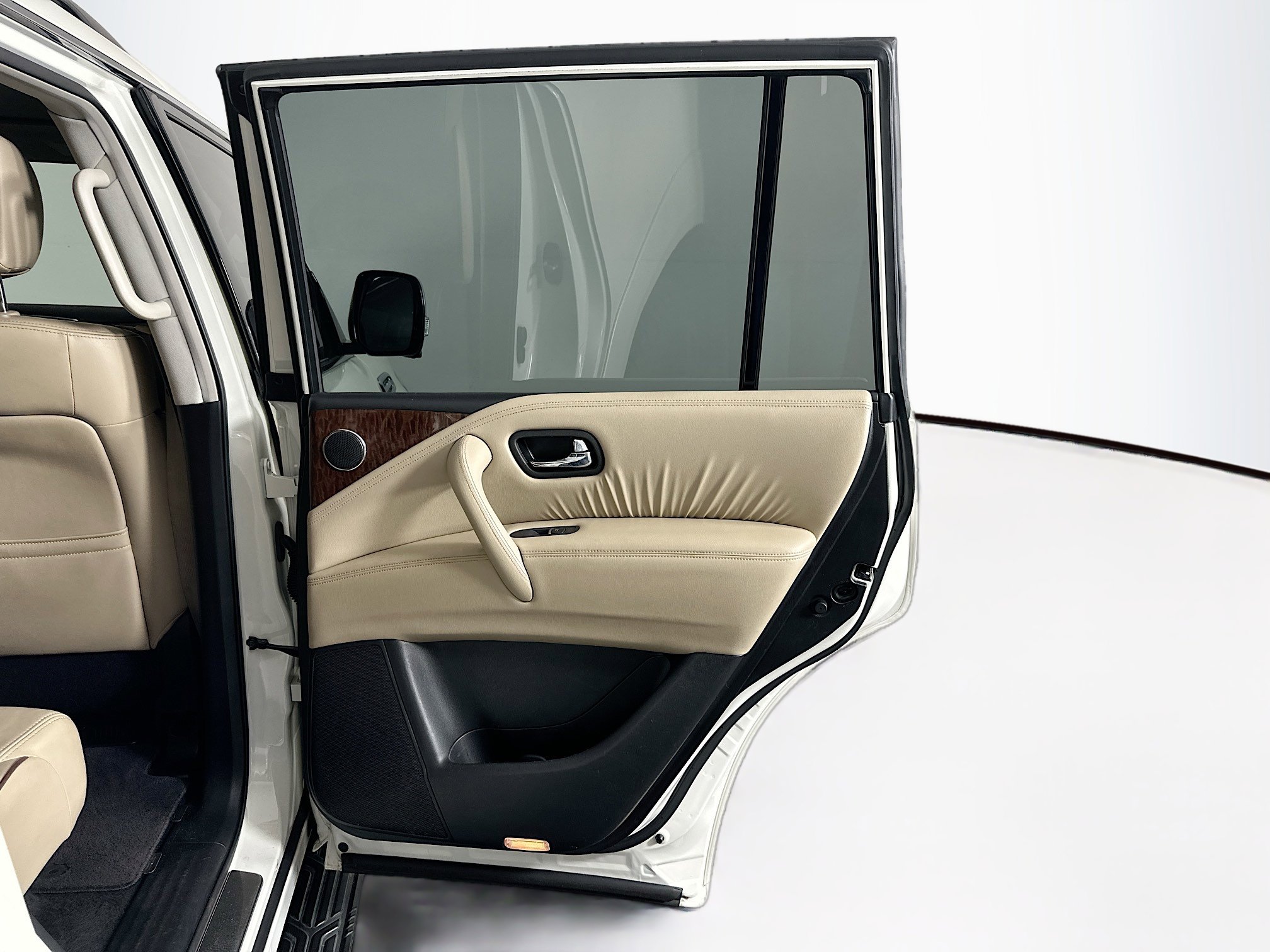 Used 2019 Nissan Armada Platinum w/ Interior Lighting Package image 33