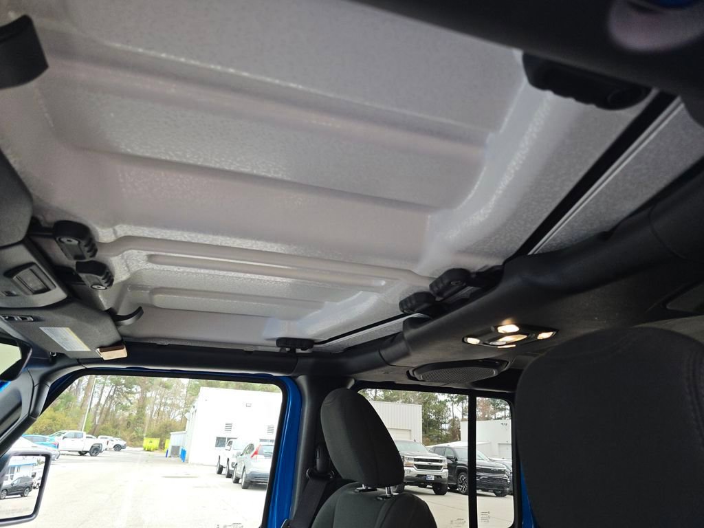 Used 2022 Jeep Wrangler Unlimited Sahara w/ Safety Group image 21