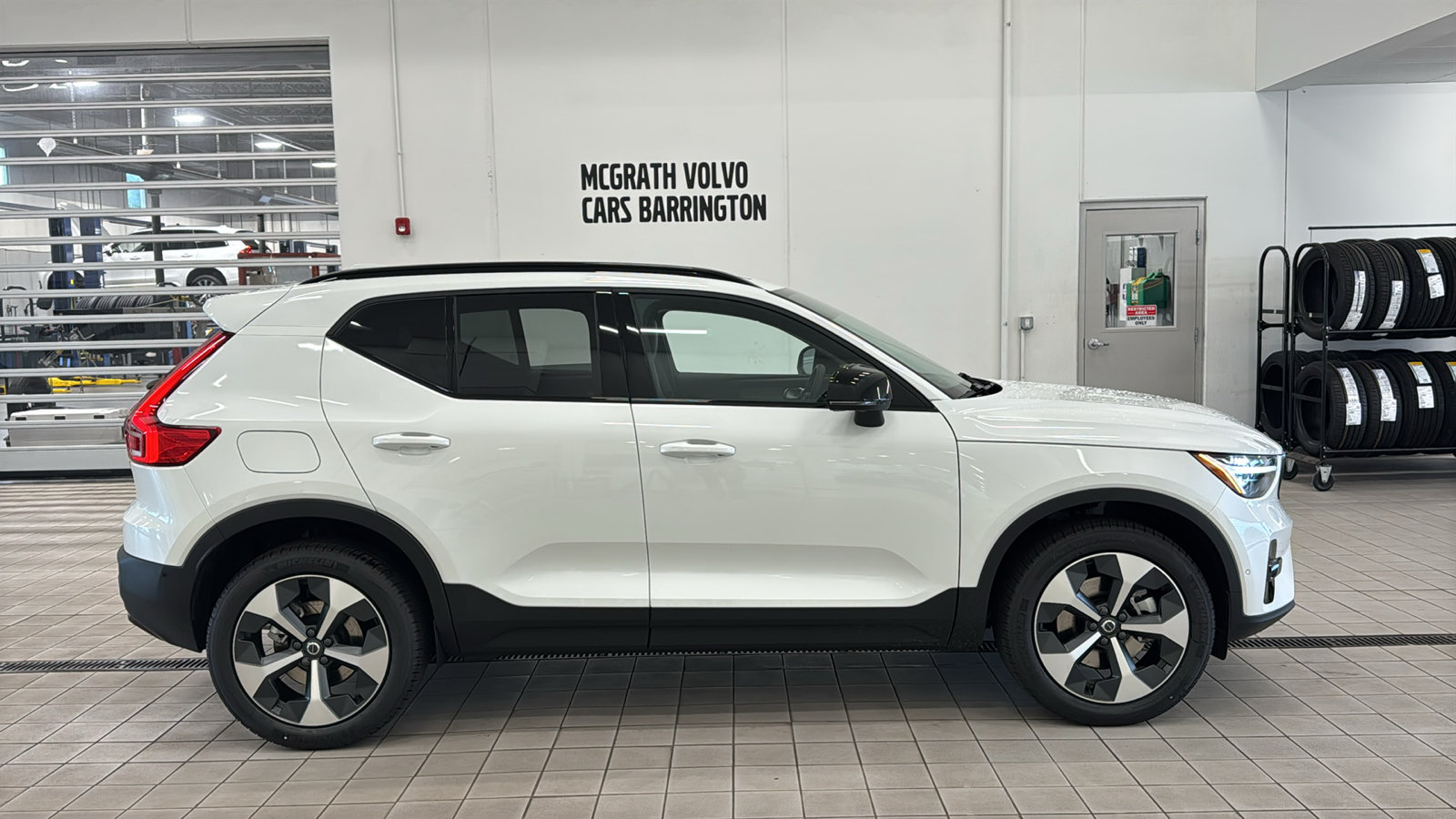 New 2026 Volvo XC40 B5 Plus w/ Protection Package Premier AWD/4WD image 4