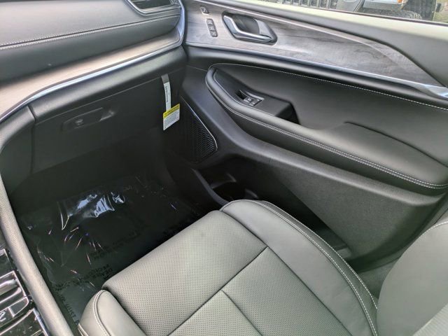 New 2025 Jeep Grand Cherokee Overland w/ Luxury Tech Group IV image 15