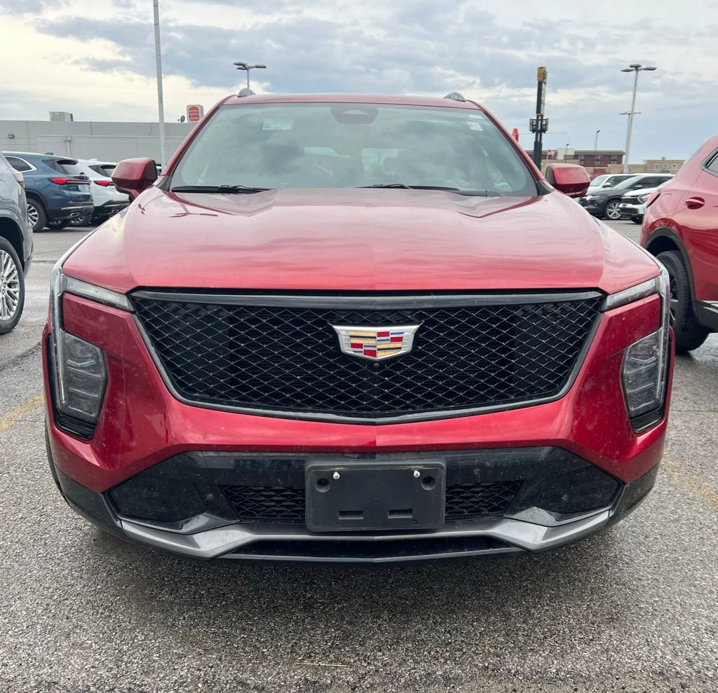 Used 2024 Cadillac XT4 Sport image 2