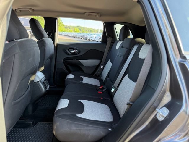 Used 2014 Jeep Cherokee Latitude w/ Cold Weather Group FWD image 14