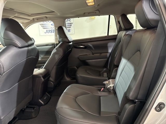 New 2025 Toyota Highlander XLE image 17