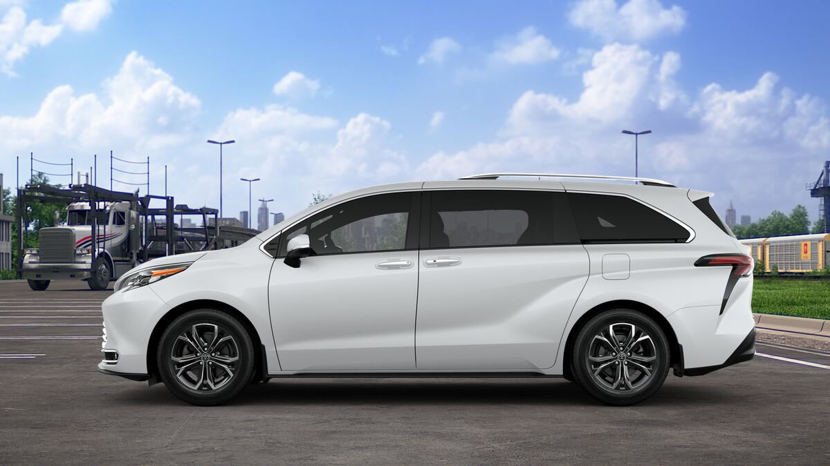 New 2025 Toyota Sienna Platinum image 4