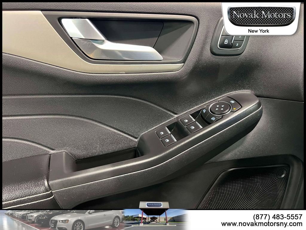 Used 2022 Ford Escape SEL w/ Technology Package AWD/4WD image 18