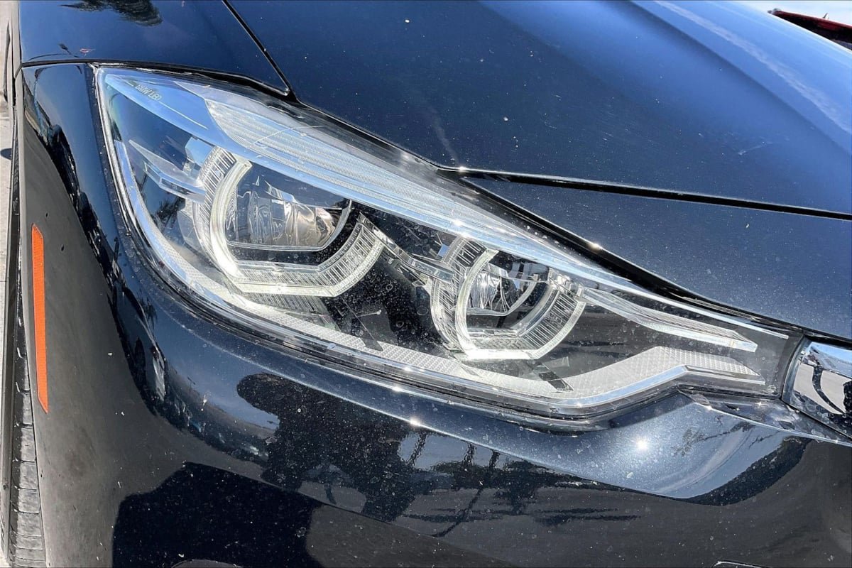 Used 2018 BMW 330e w/ Convenience Package RWD image 29