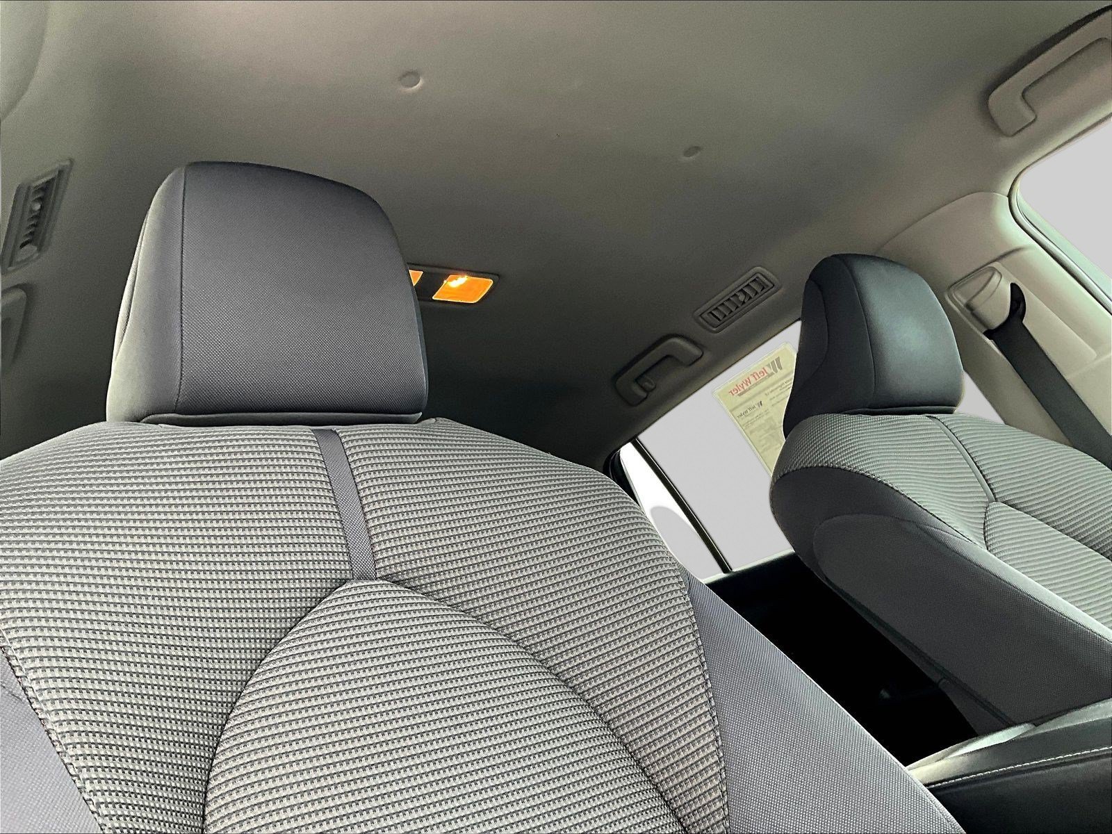 Used 2022 Toyota Highlander LE AWD/4WD image 27