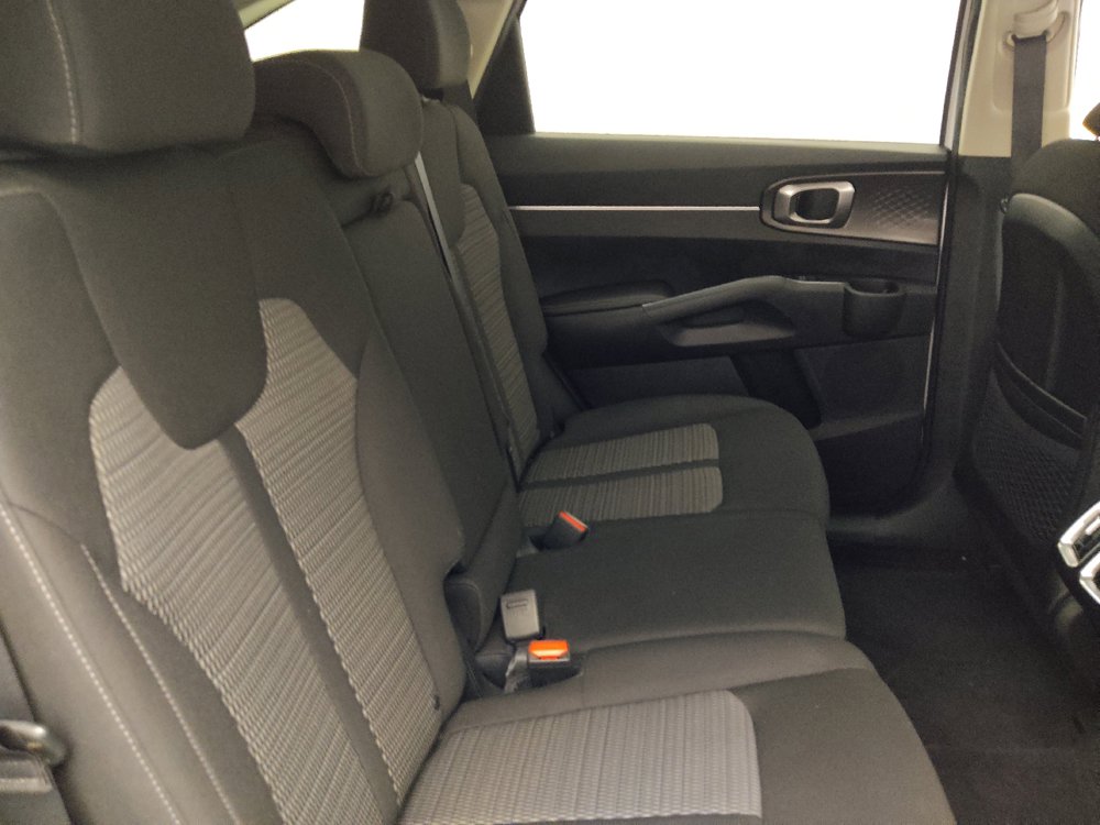 Used 2023 Kia Sorento LX FWD image 19