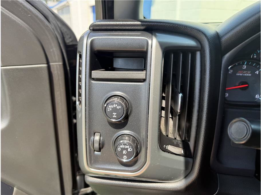 Used 2018 Chevrolet Silverado 1500 LT w/ All Star Edition AWD/4WD image 24