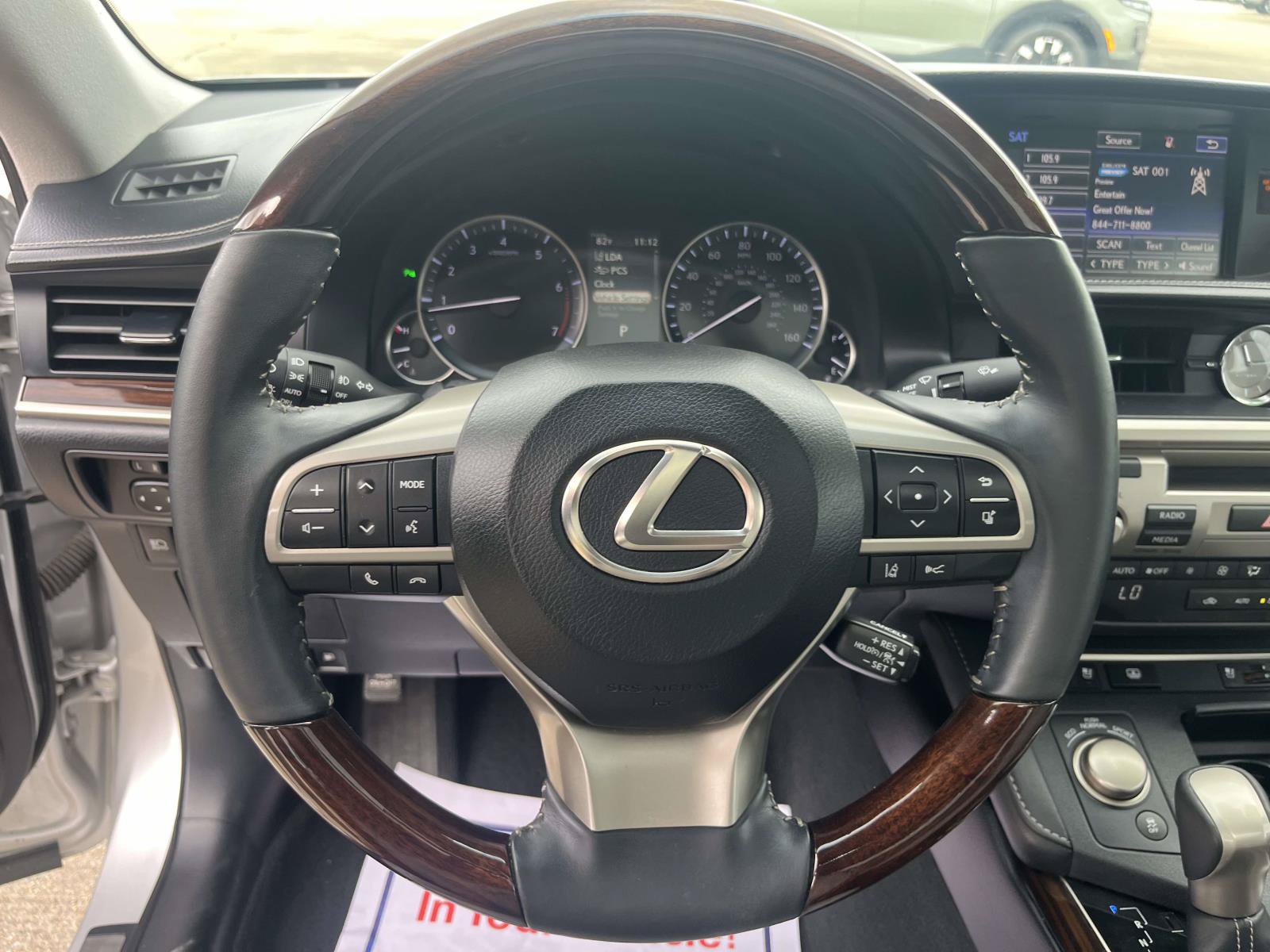 Used 2016 Lexus ES 350 w/ Luxury Package w/Wood Trim FWD image 17
