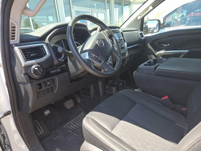 Used 2018 Nissan Titan SV AWD/4WD image 8