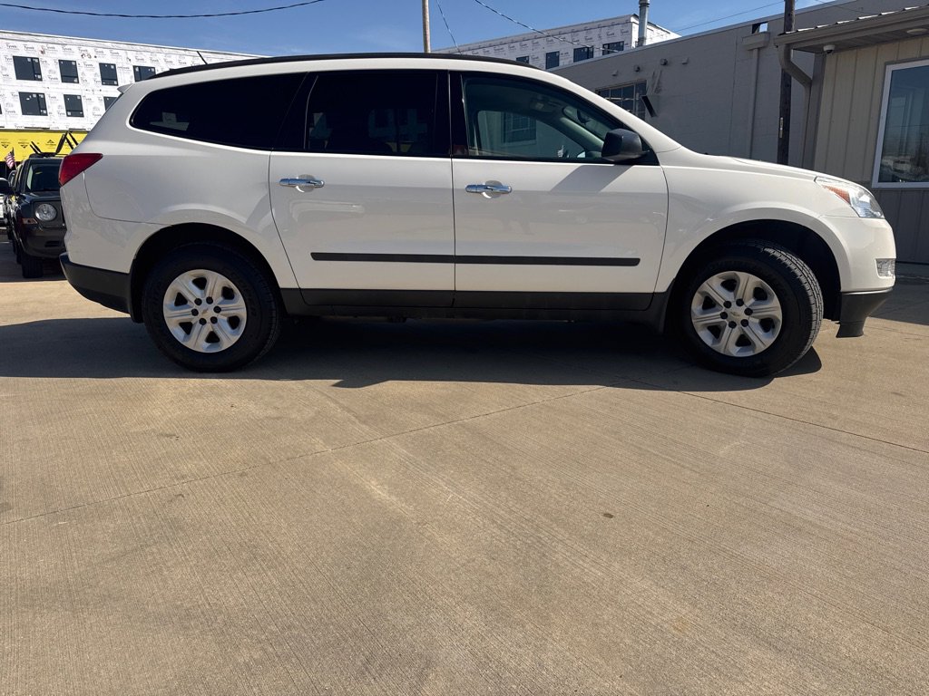 Used 2011 Chevrolet Traverse LS FWD image 4