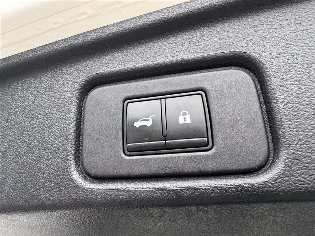 Certified 2022 Nissan Pathfinder SL w/ SL Premium Package FWD image 11