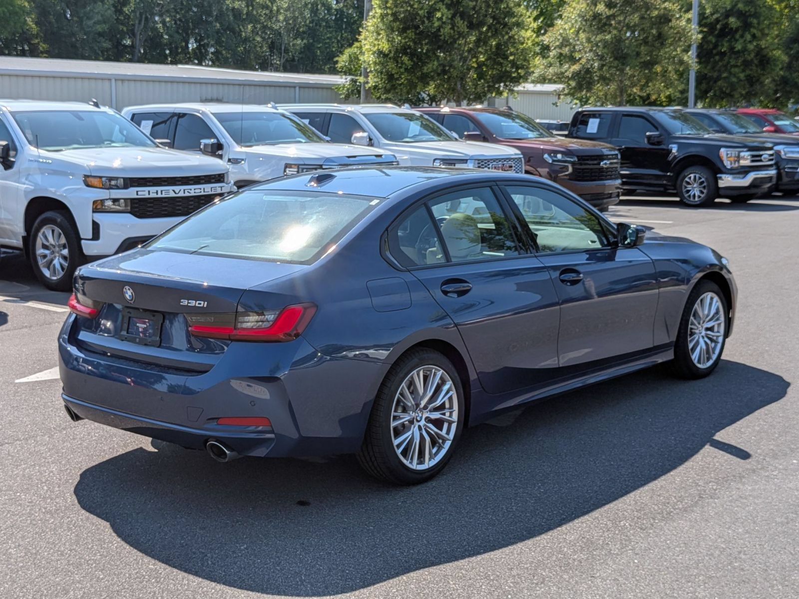 Used 2023 BMW 330i xDrive Sedan w/ Driving Assistance Package AWD/4WD image 3