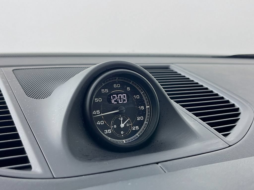 Certified 2023 Porsche Macan Turbo AWD/4WD image 32