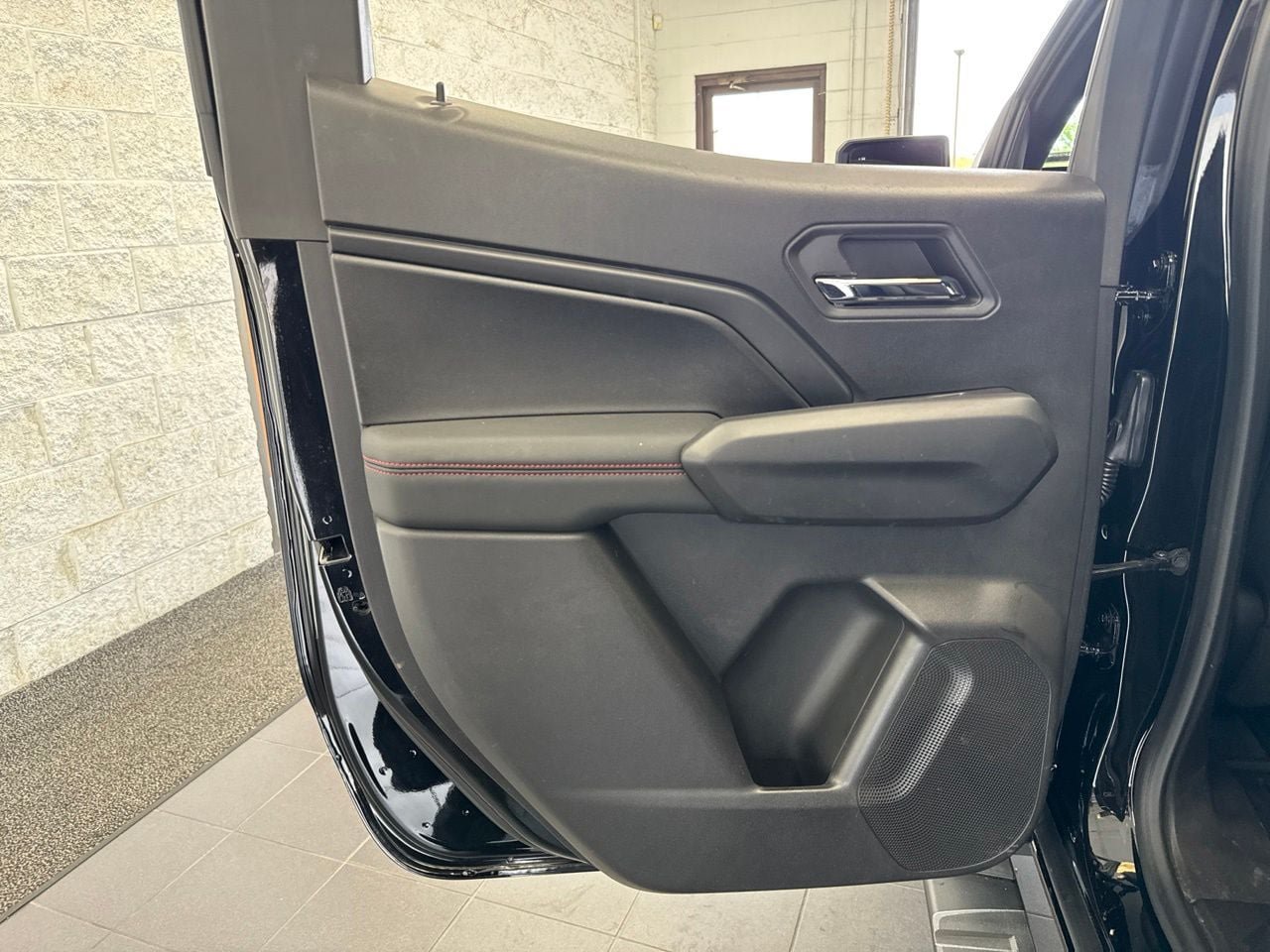 Used 2023 Chevrolet Colorado Z71 w/ Z71 Convenience Package 2 AWD/4WD image 40