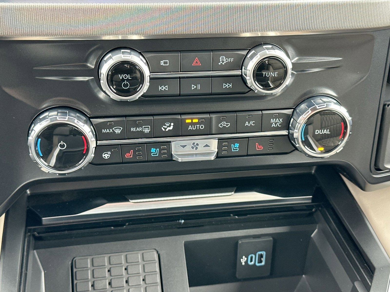 New 2026 Ford F450 Platinum w/ Platinum Plus Package image 25