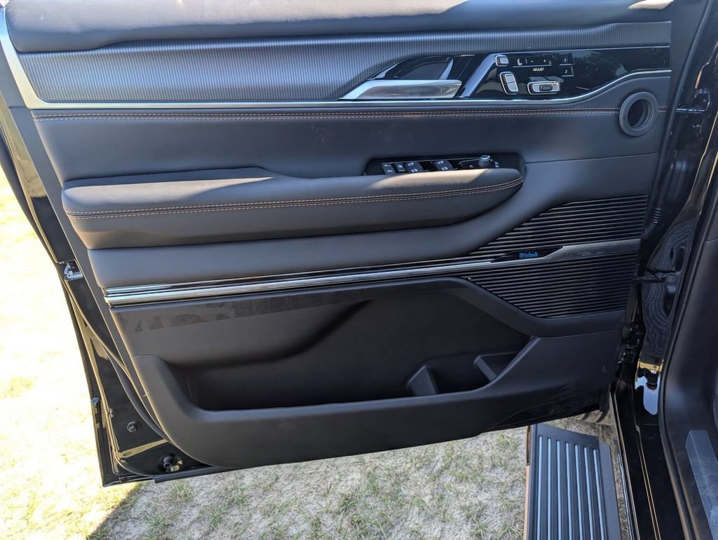 New 2026 Jeep Grand Wagoneer L Summit AWD/4WD image 9