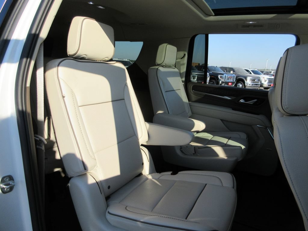 Used 2023 GMC Yukon XL Denali AWD/4WD image 28