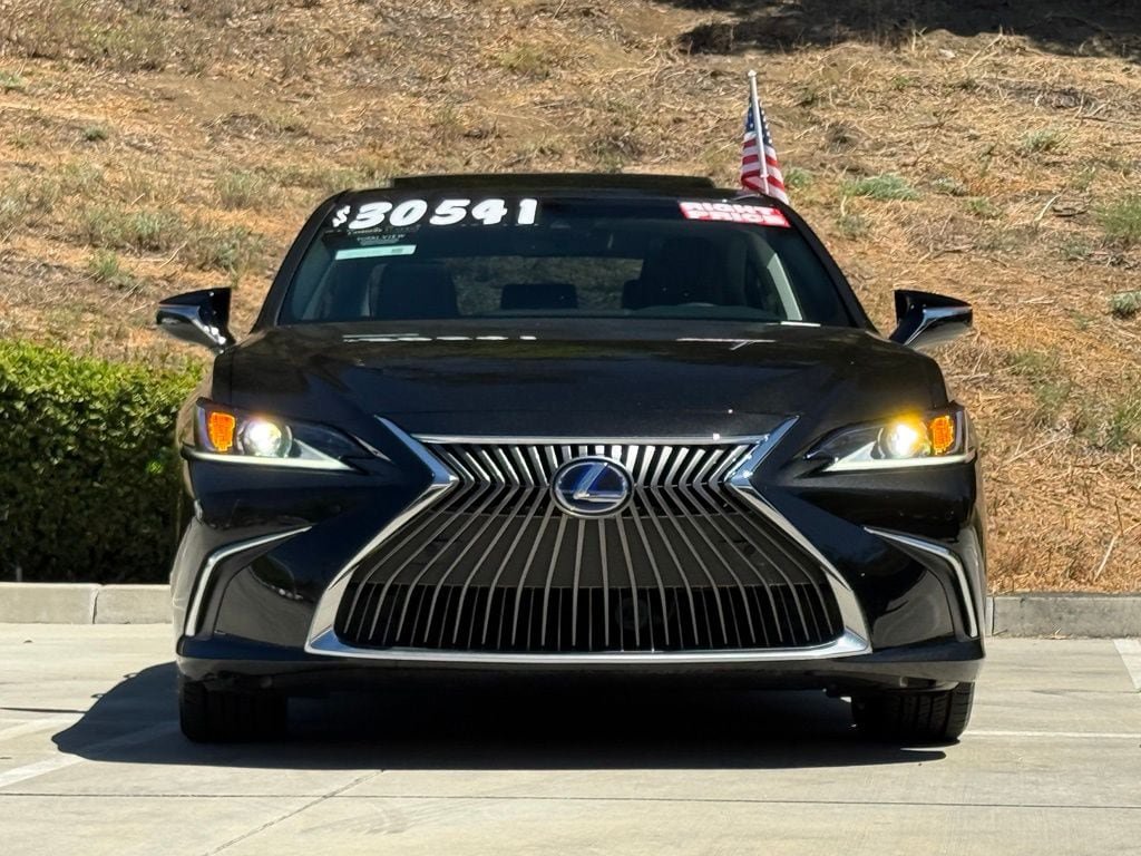 Certified 2021 Lexus ES 300h w/ Premium Package FWD image 5