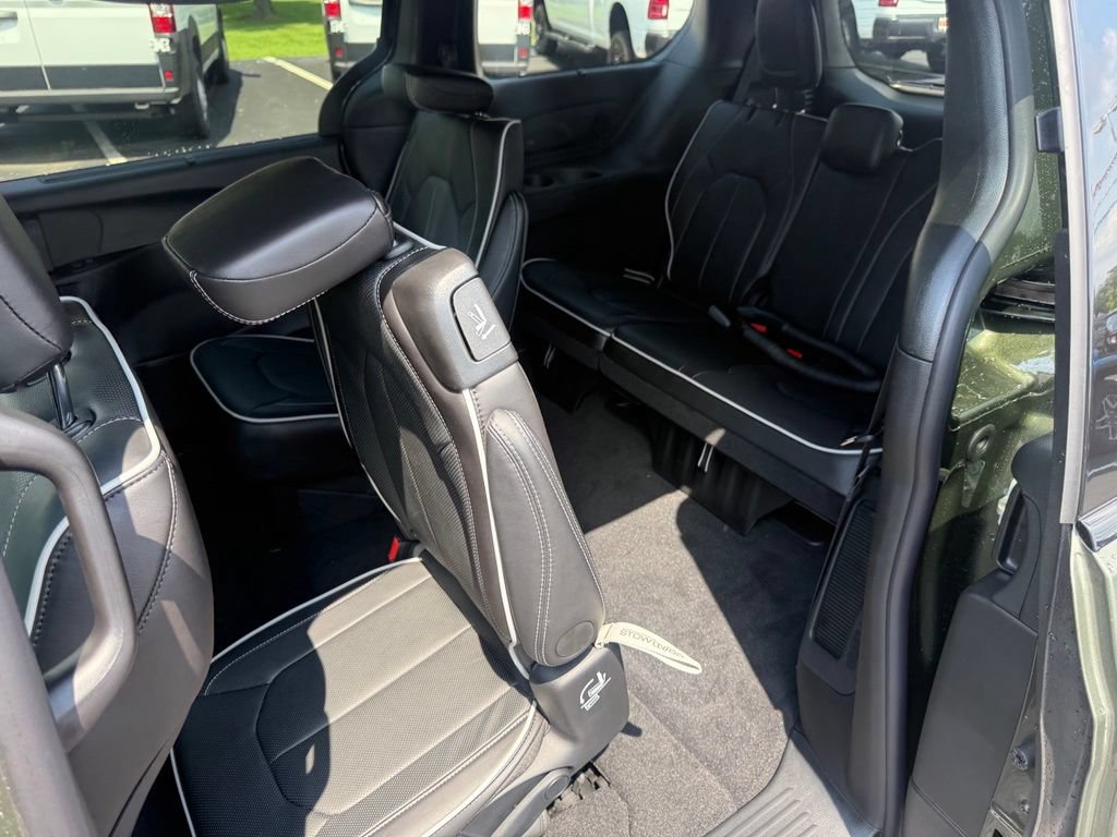New 2027 Chrysler Pacifica Limited FWD image 35