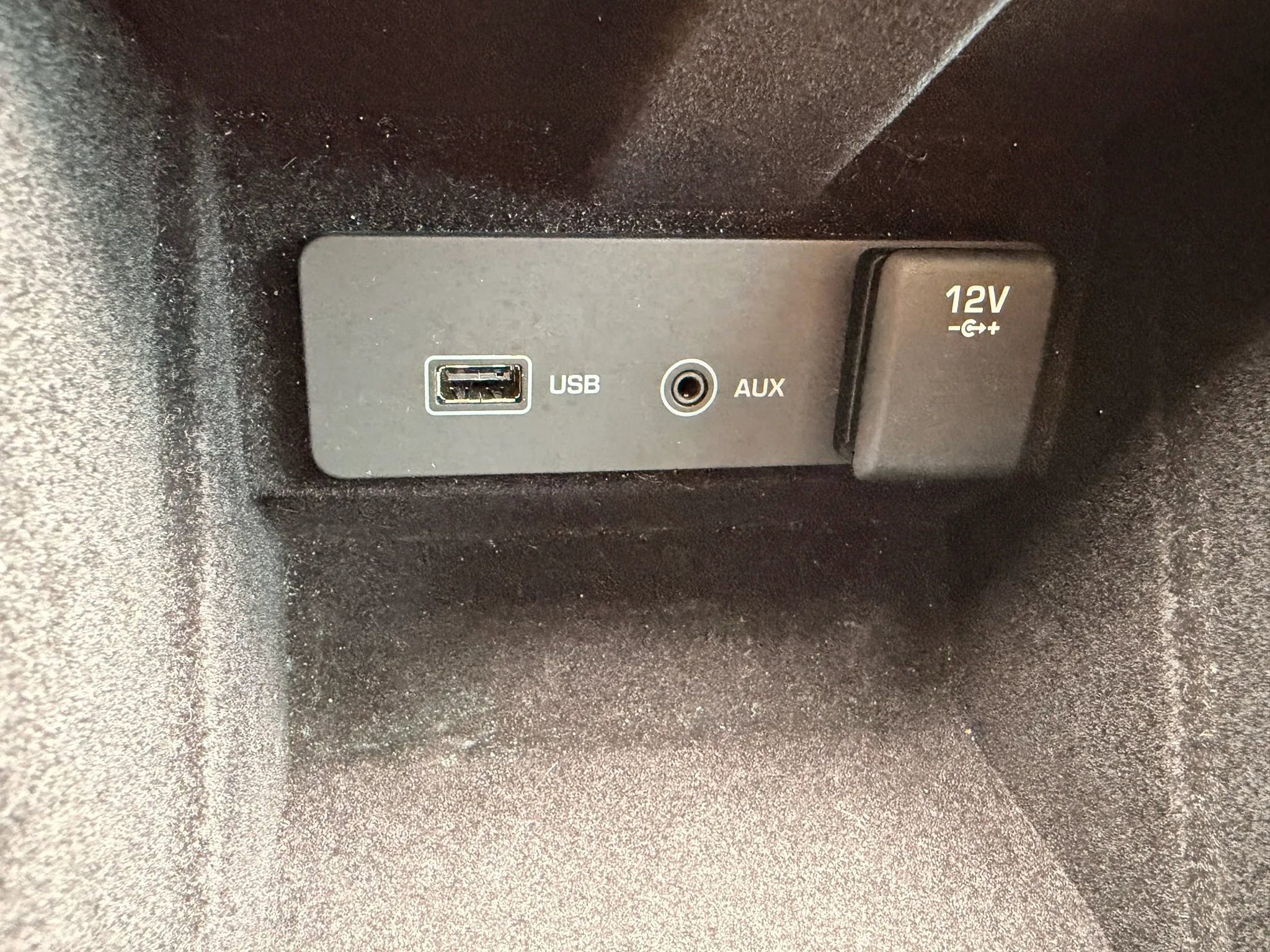 Used 2017 Land Rover Discovery Sport SE image 23