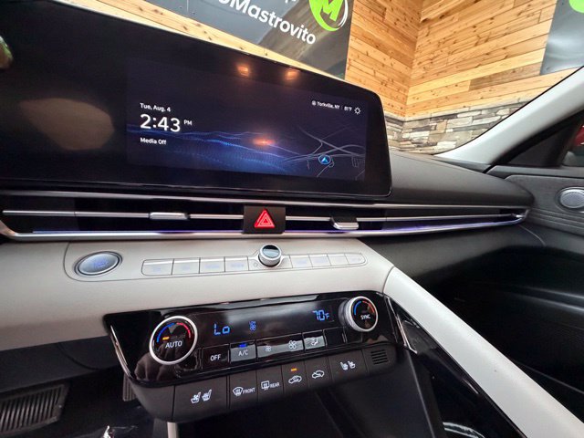 Certified 2023 Hyundai Elantra Limited w/ Preferred Accessory Package FWD image 22