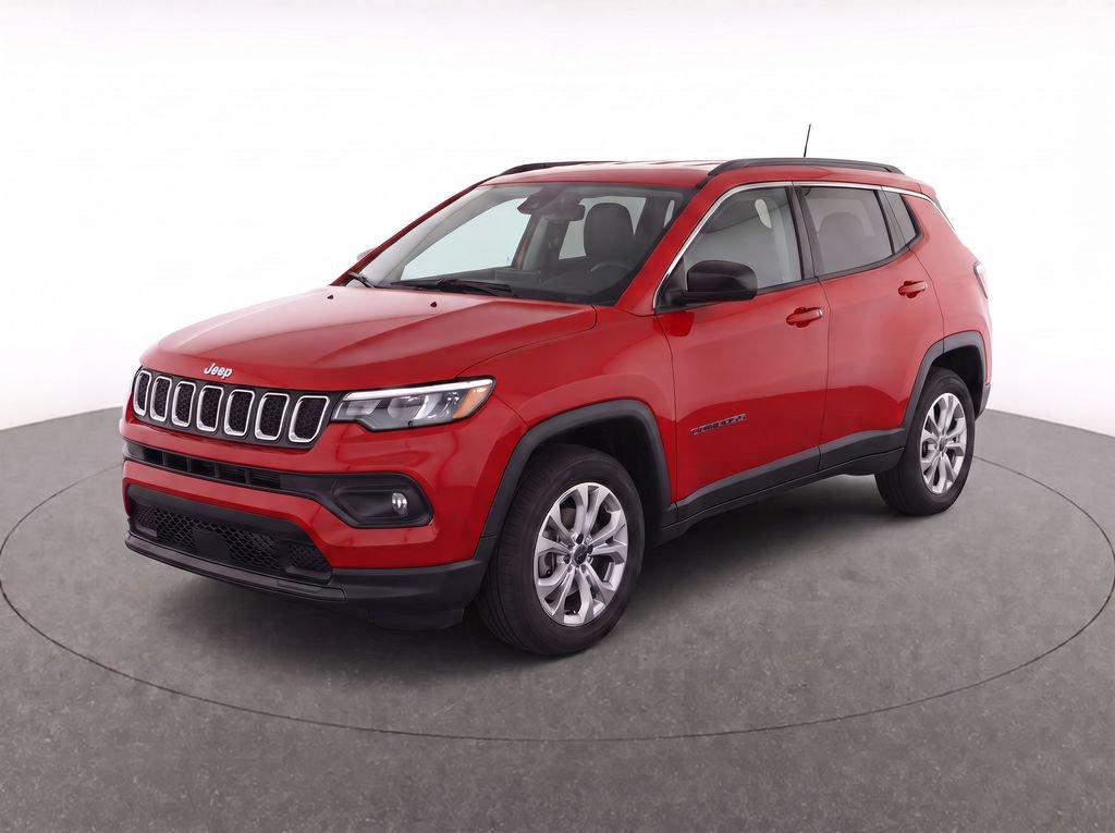 Used 2025 Jeep Compass Latitude w/ Sun & Sound Group AWD/4WD image 3