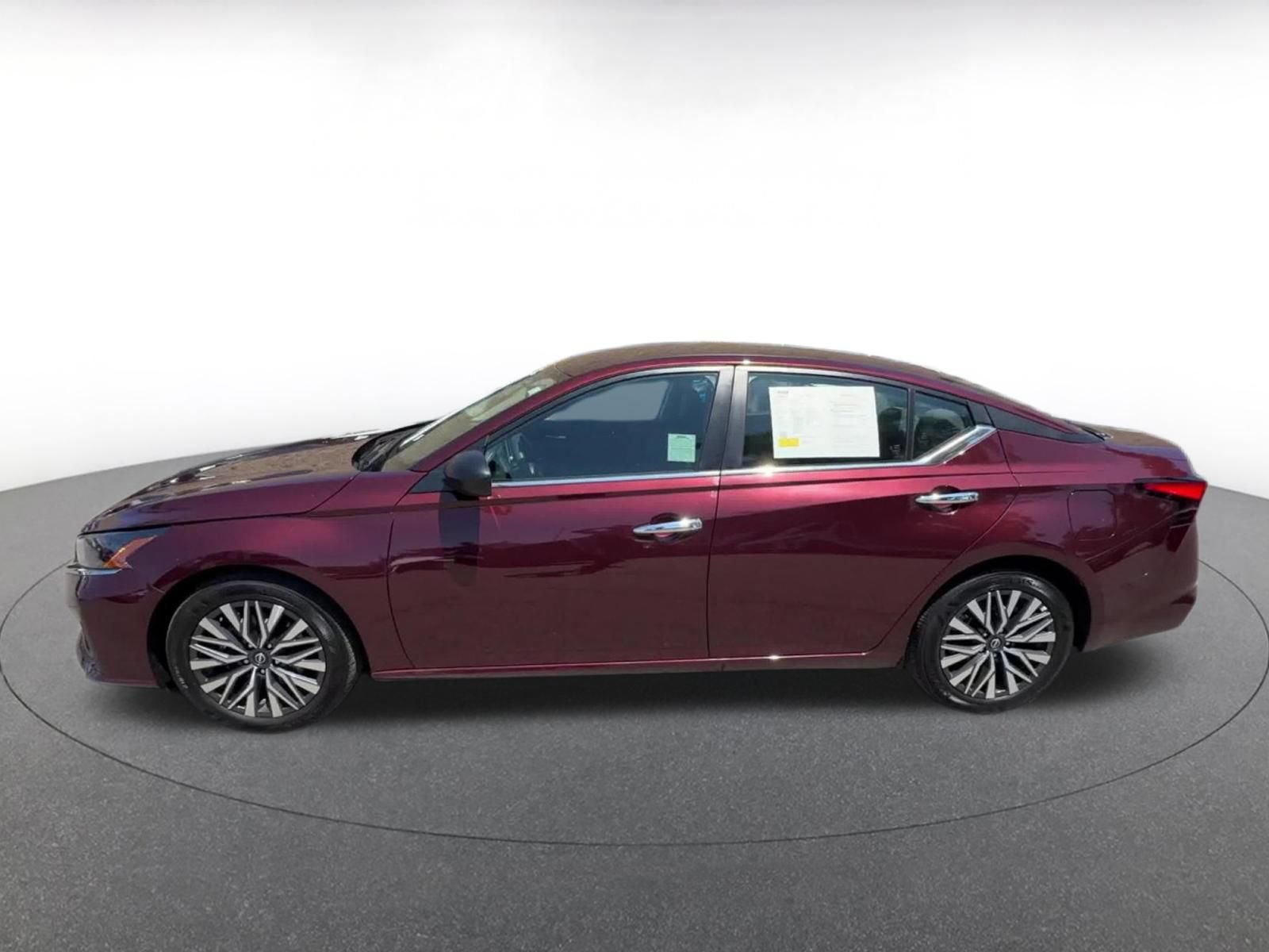 Used 2025 Nissan Altima 2.5 SV FWD image 8
