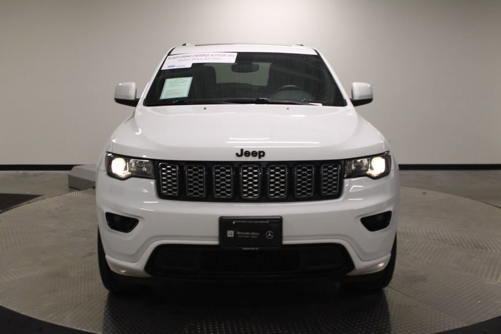 Used 2019 Jeep Grand Cherokee Altitude AWD/4WD image 10