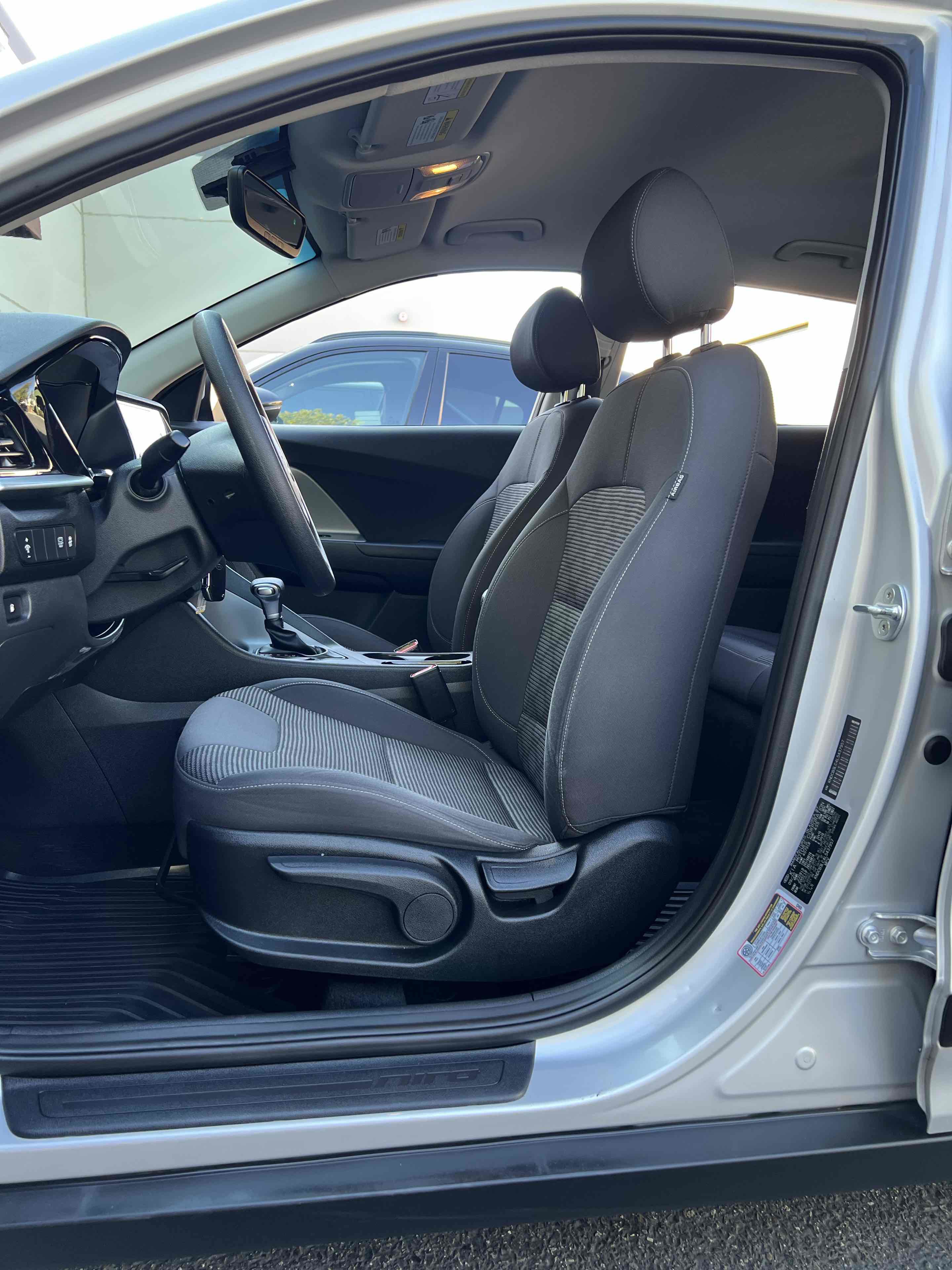 Used 2020 Kia Niro LX FWD image 29