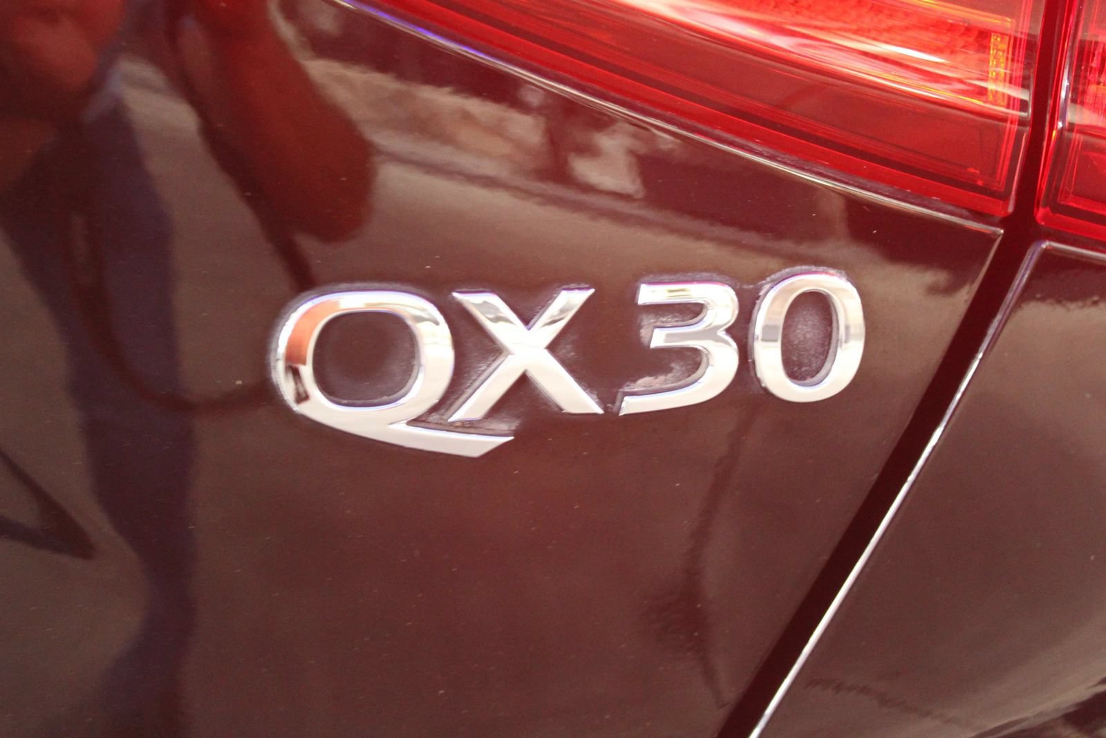 Used 2017 INFINITI QX30 Premium FWD image 33