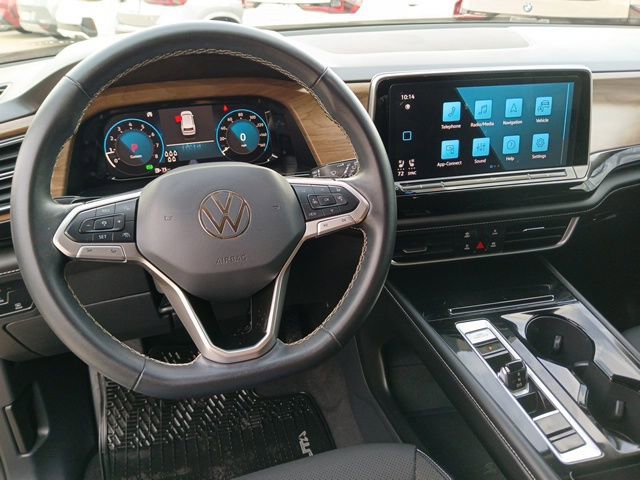 Used 2024 Volkswagen Atlas SE w/ Black Wheel Package image 22