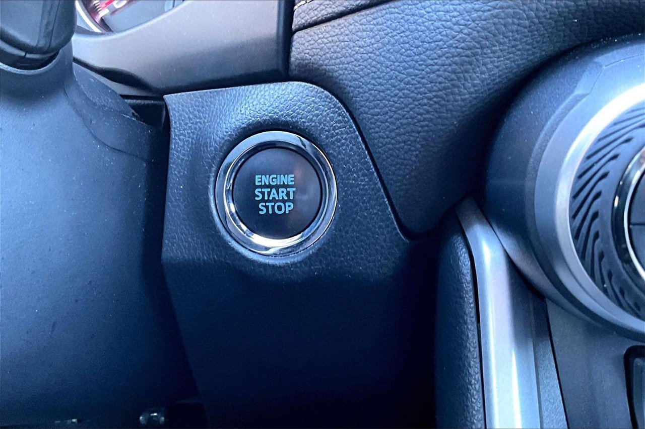 Used 2022 Toyota RAV4 XLE image 26