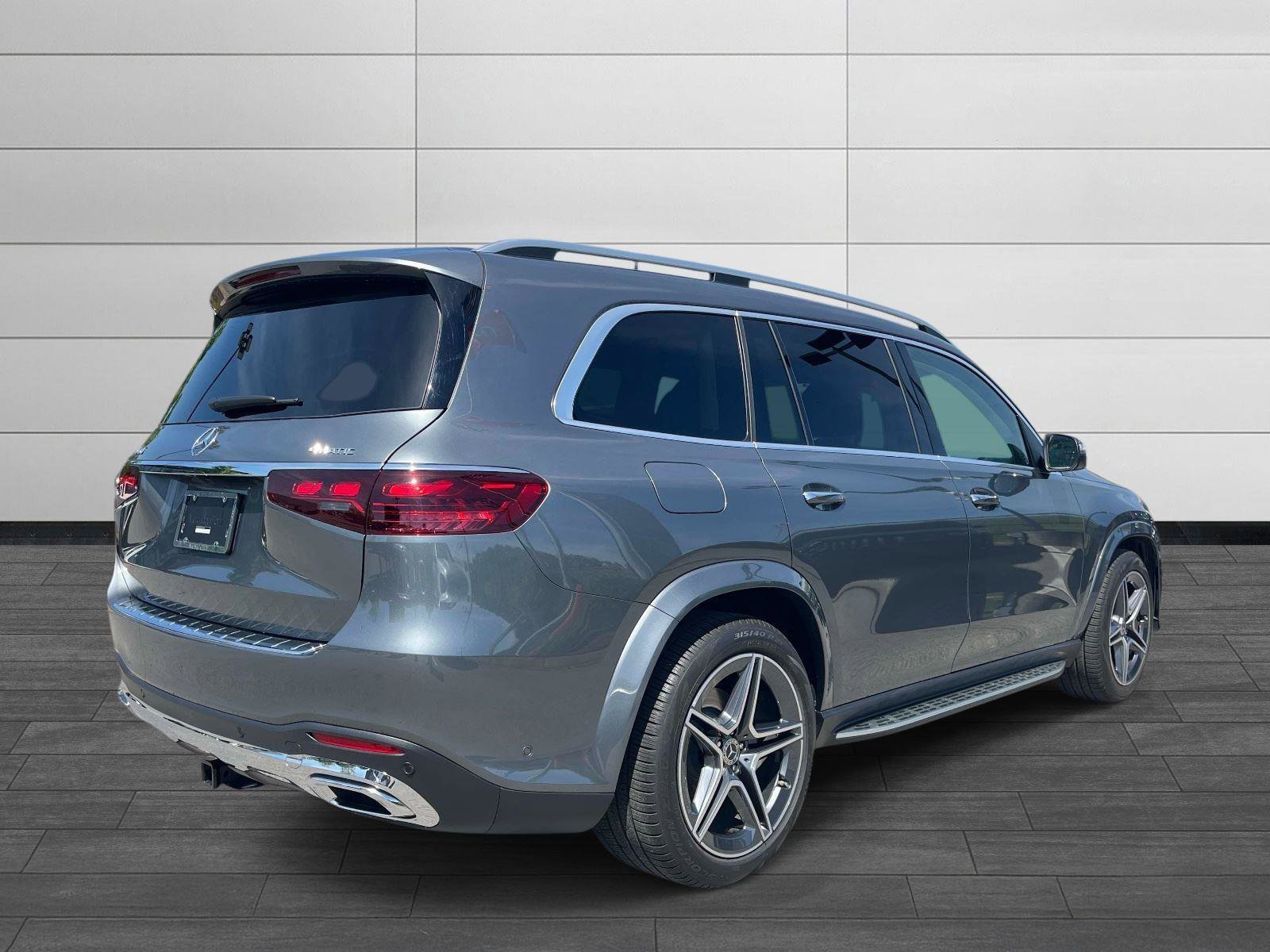Used 2026 Mercedes-Benz GLS 450 4MATIC image 3