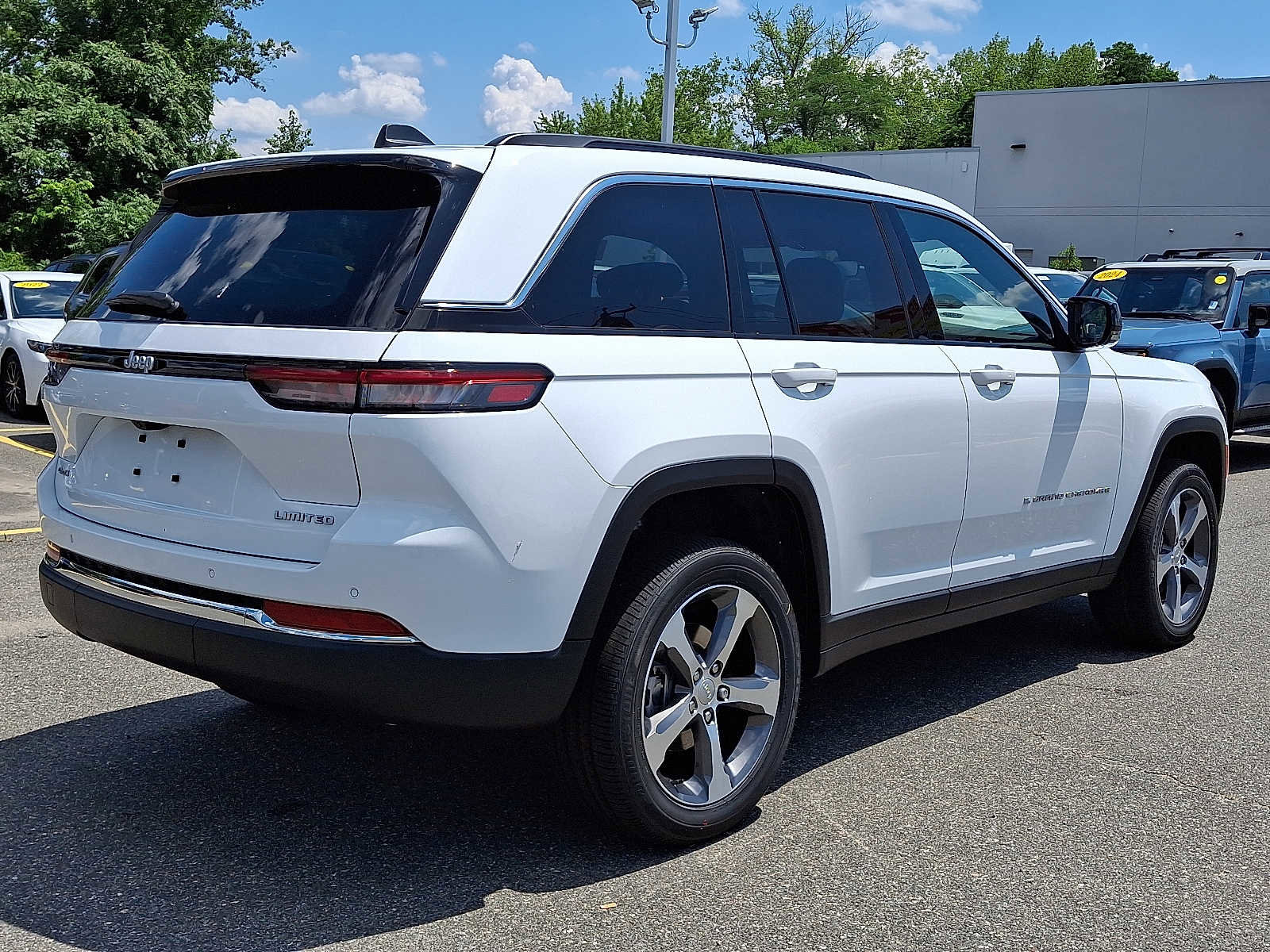 New 2025 Jeep Grand Cherokee Limited w/ Trailer Tow Package image 4