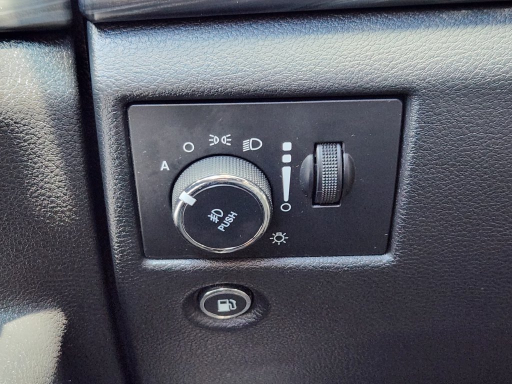 Used 2020 Jeep Grand Cherokee Altitude AWD/4WD image 21