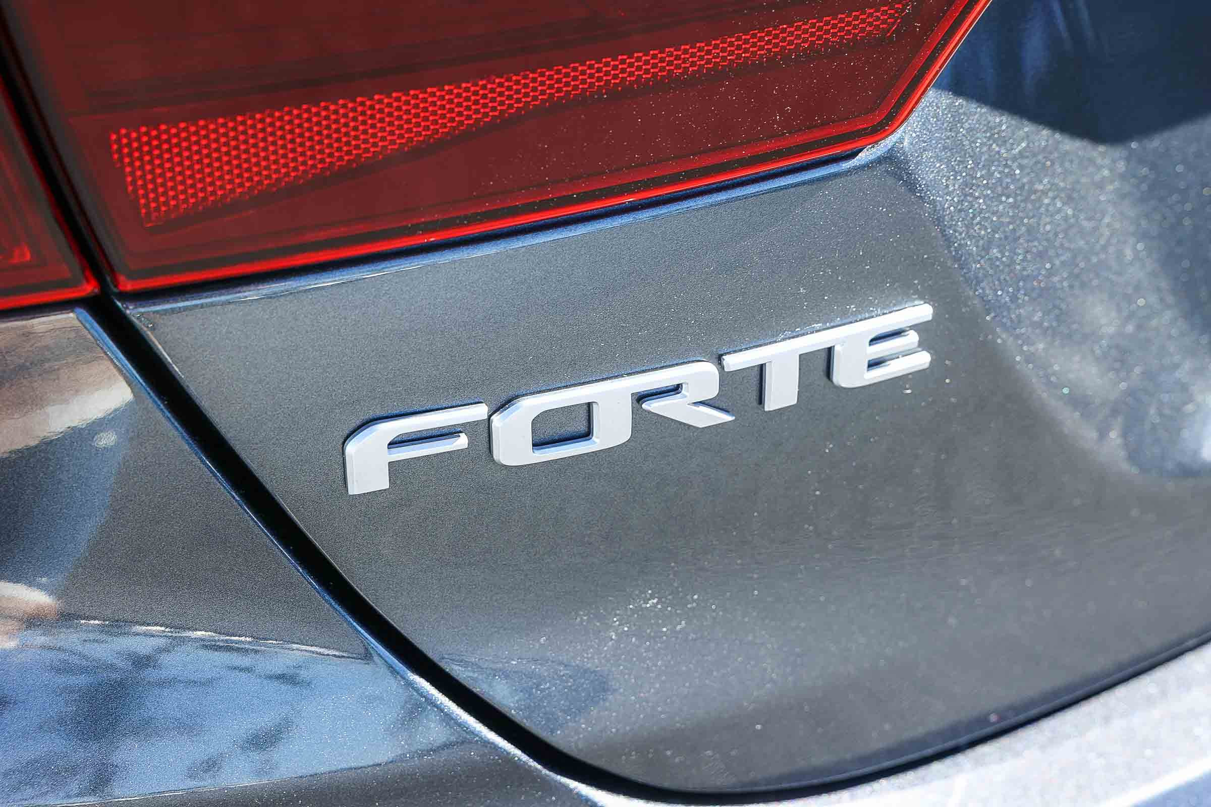 Used 2022 Kia Forte LXS image 9