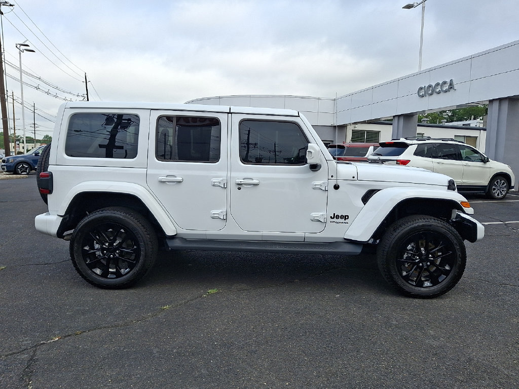 Used 2022 Jeep Wrangler Unlimited Sahara AWD/4WD image 10
