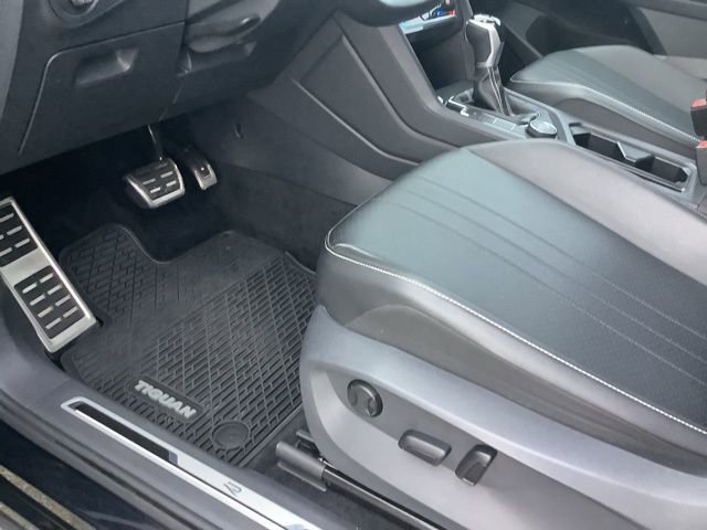 Used 2022 Volkswagen Tiguan SE R-Line image 16