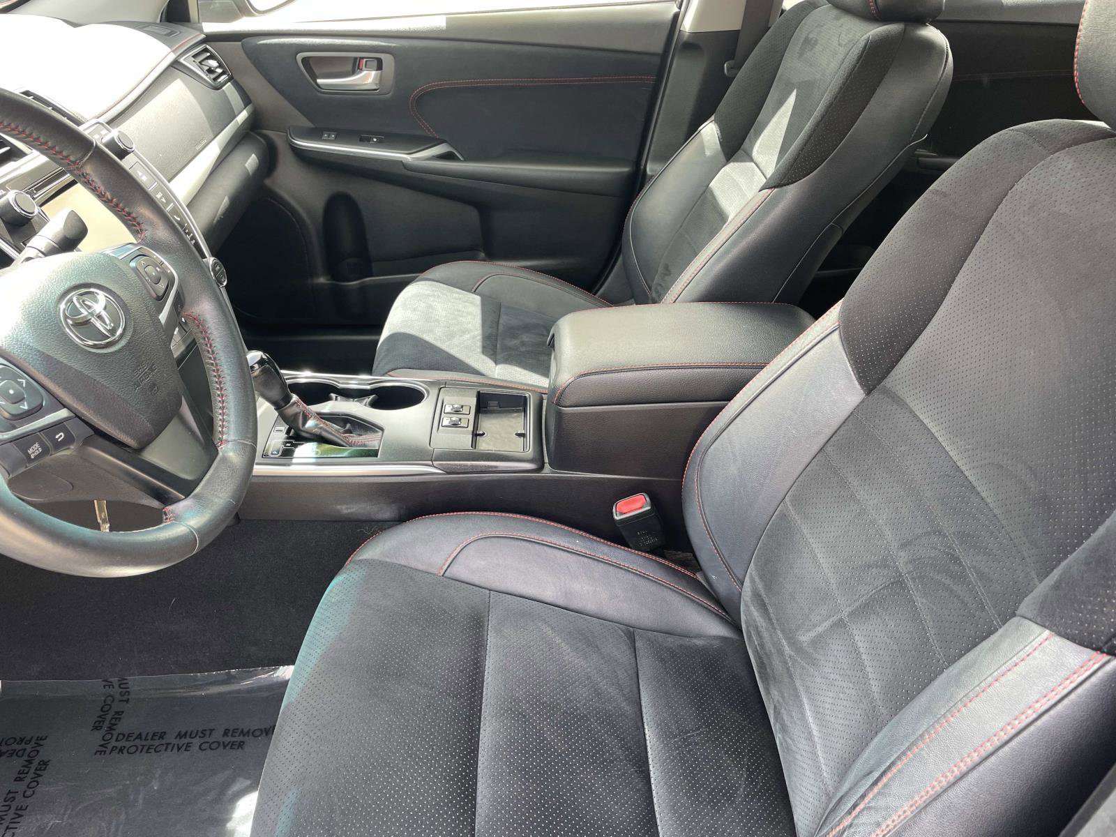 Used 2017 Toyota Camry XSE w/ Moonroof Package FWD image 13