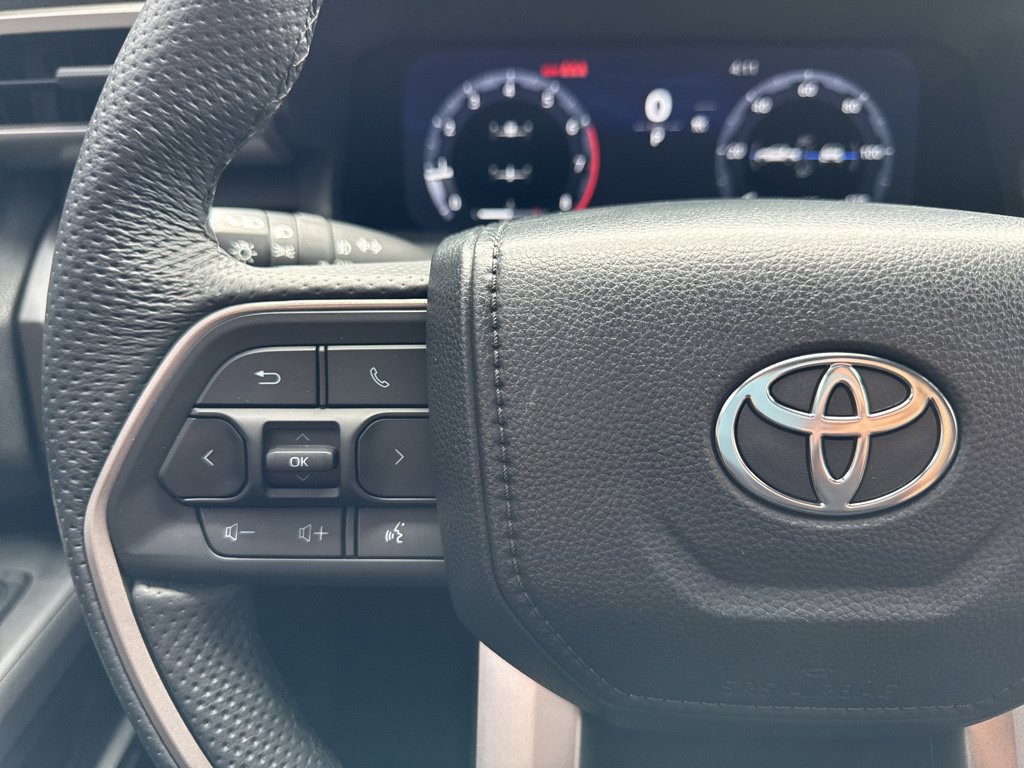Used 2024 Toyota Tacoma TRD Off-Road AWD/4WD image 32