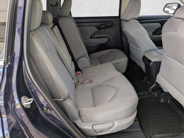 Used 2021 Toyota Highlander LE AWD/4WD image 19