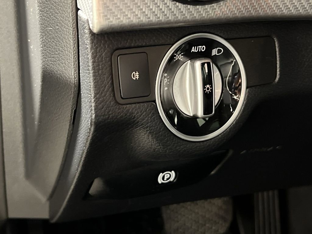 Used 2015 Mercedes-Benz GLK 350 4MATIC image 29