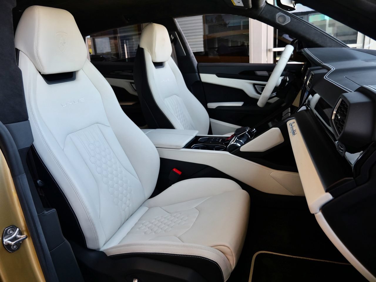 Used 2023 Lamborghini Urus S AWD/4WD image 8