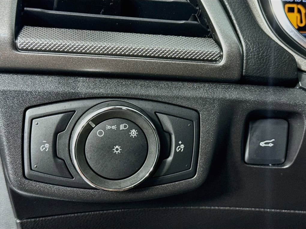 Used 2017 Ford Fusion SE w/ Fusion SE Technology Package image 15