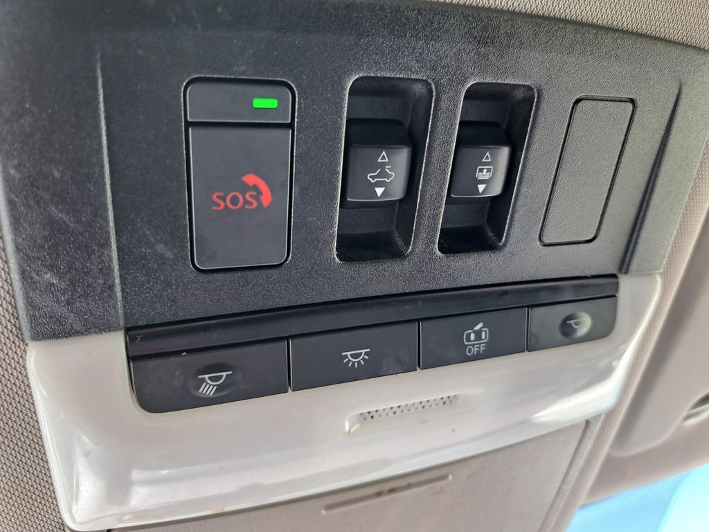 Used 2022 Nissan Rogue SV w/ SV Premium Package image 17