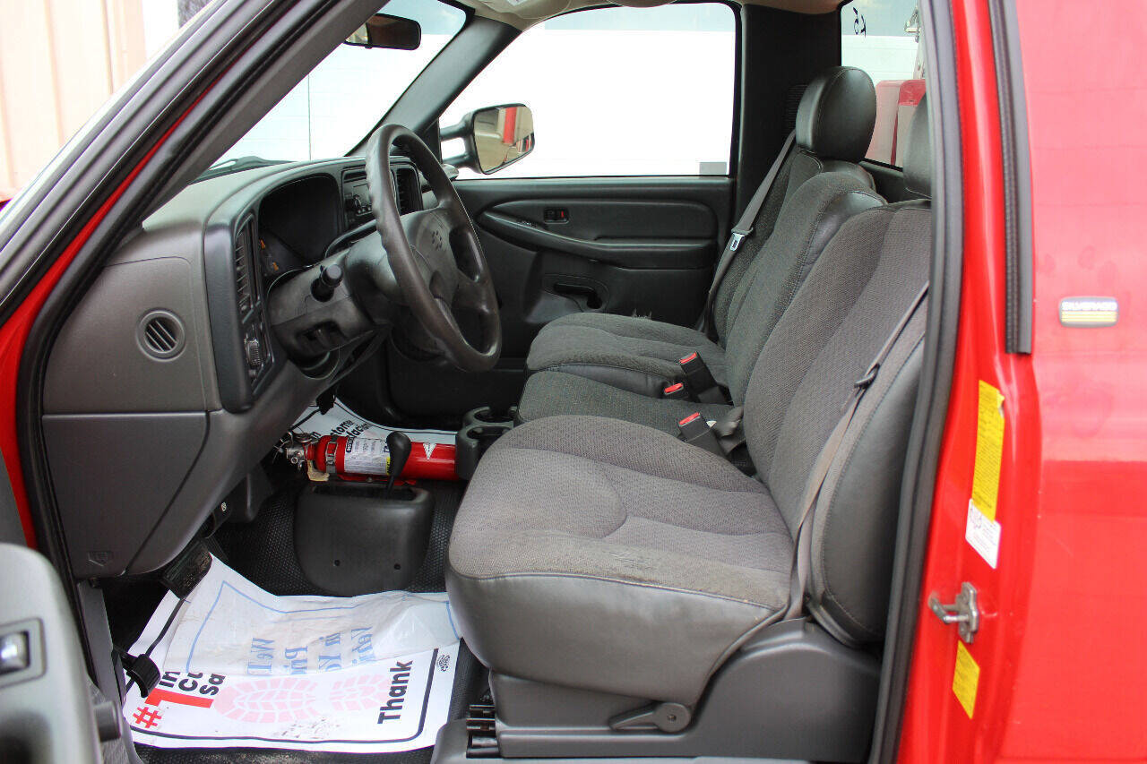 Used 2005 Chevrolet Silverado 3500 4x4 Regular Cab image 12